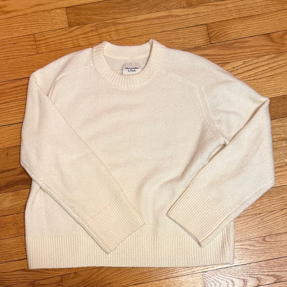 Abercrombie Women’s Madeline Sweater Size S/M